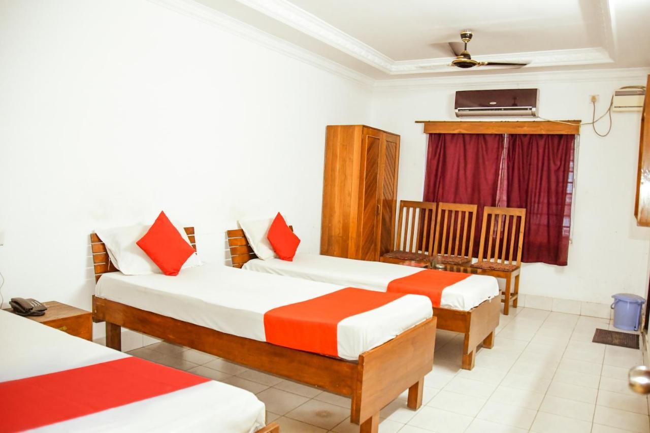 Hotel Nakshatra Karimganj ภายนอก รูปภาพ