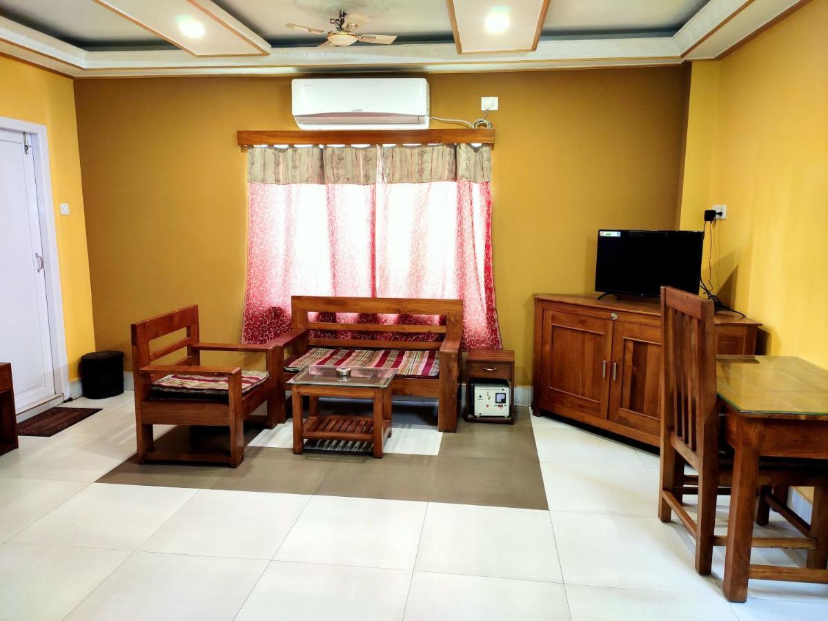 Hotel Nakshatra Karimganj ภายนอก รูปภาพ