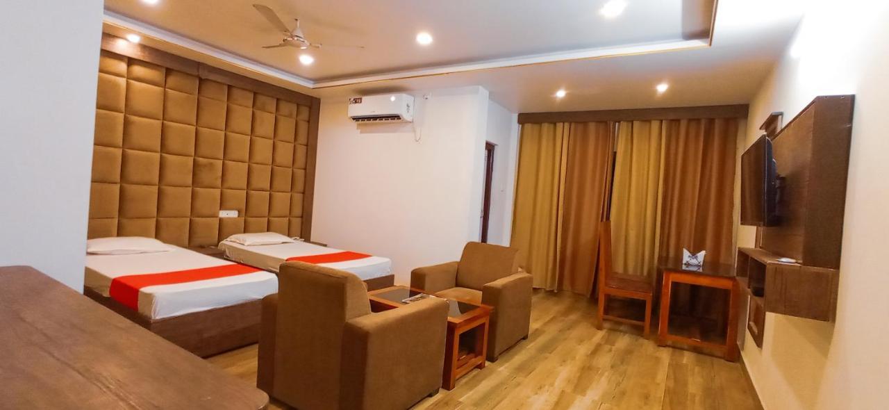 Hotel Nakshatra Karimganj ภายนอก รูปภาพ