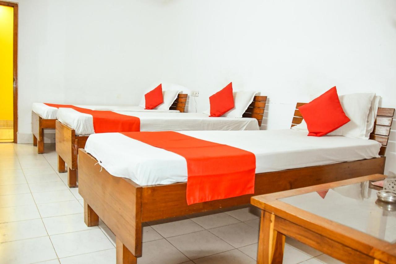 Hotel Nakshatra Karimganj ภายนอก รูปภาพ