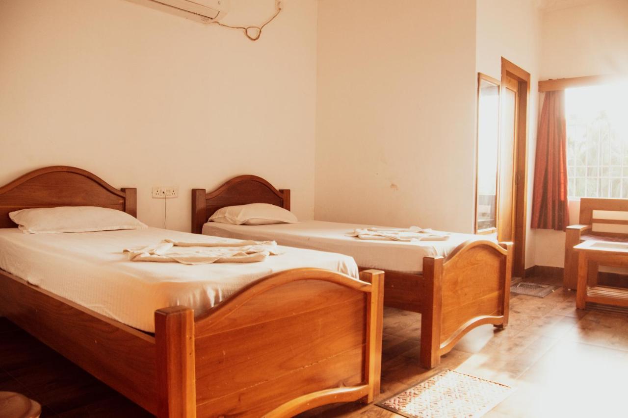 Hotel Nakshatra Karimganj ภายนอก รูปภาพ