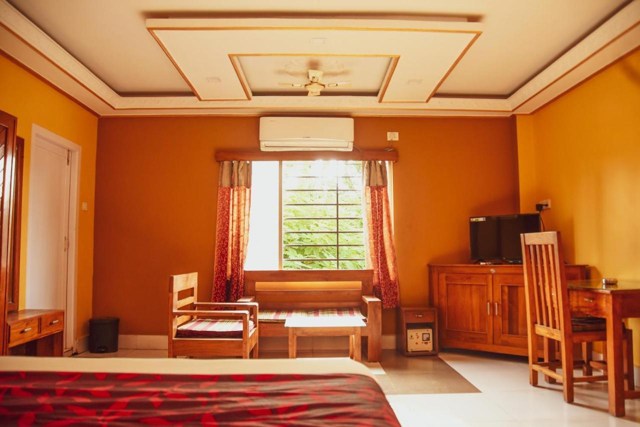 Hotel Nakshatra Karimganj ภายนอก รูปภาพ